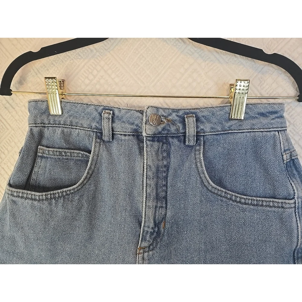 Reclaimed Vintage Sz 26 High Rise Cotton Denim Cuffed Shorts Light Wash Mom Fit